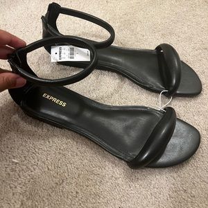 BNWT Express Flat Sandals
